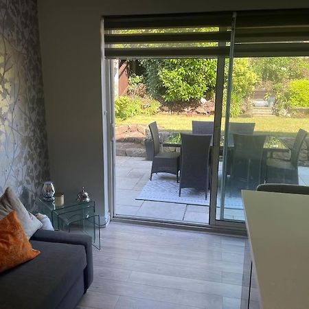 Home In Wirral - Peaceful Contemporary Gem. Eksteriør billede