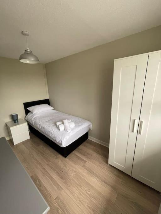 Home In Wirral - Peaceful Contemporary Gem. Eksteriør billede