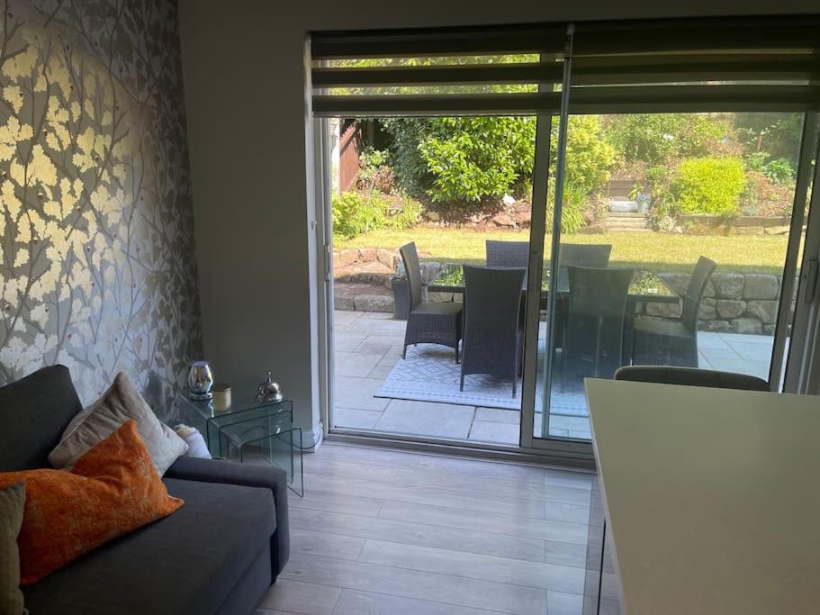 Home In Wirral - Peaceful Contemporary Gem. Eksteriør billede